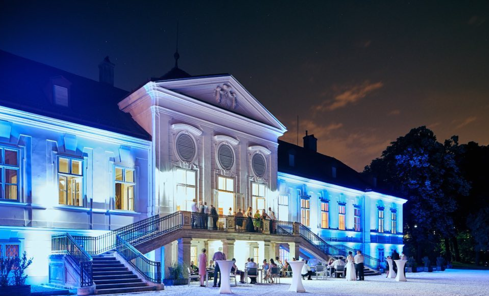 Schloss Miller-Aichholz illuminated at night